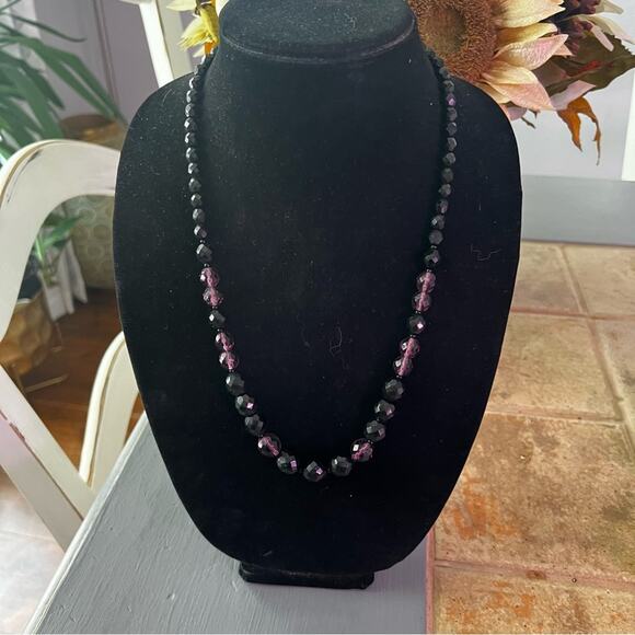 Black & Purple Beaded Necklace - Picture 4 of 7